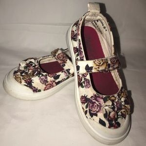 Girls size 9 floral print Mary Janes